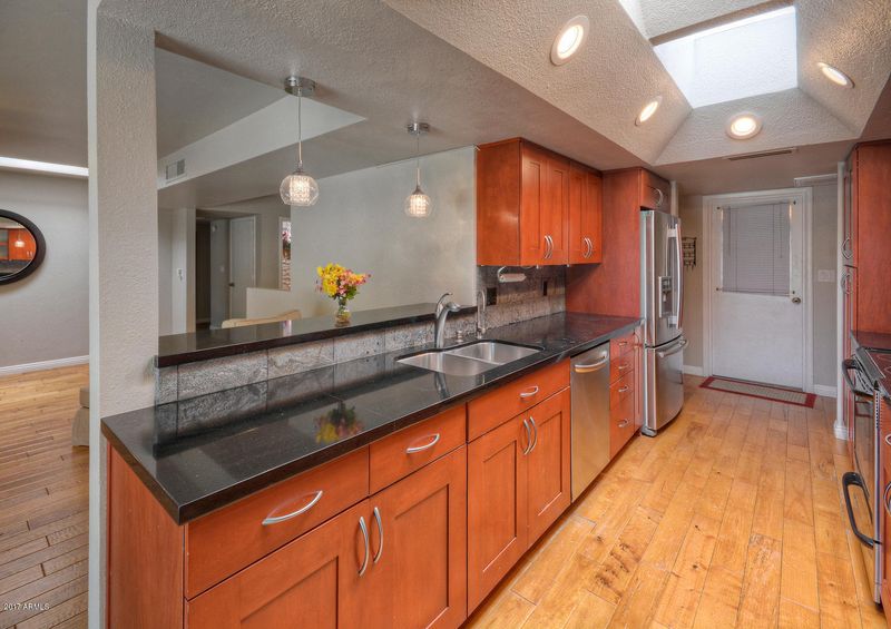 3264 E Vogel Ave, Phoenix, AZ 85028
