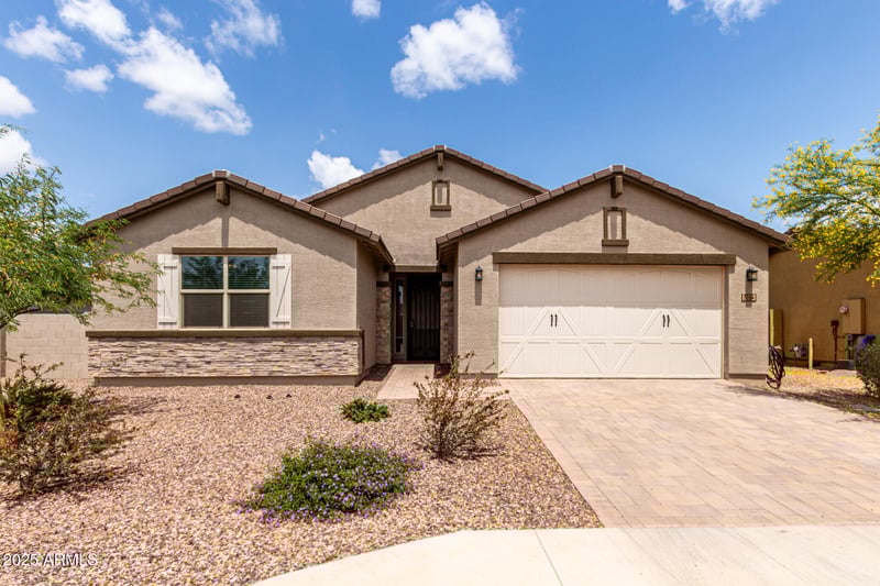 3264 Luna Dr, San Tan Valley, AZ 85143