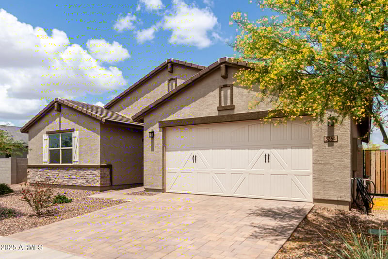 3264 Luna Dr, San Tan Valley, AZ 85143