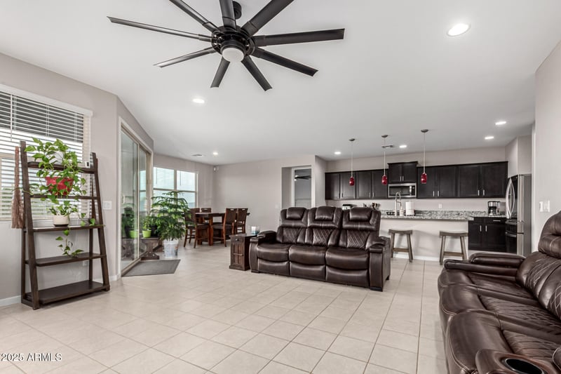 3264 Luna Dr, San Tan Valley, AZ 85143