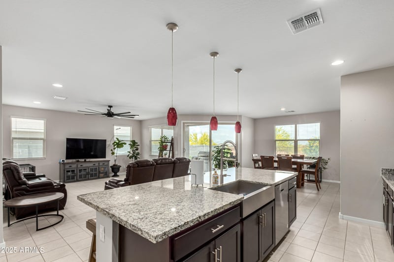 3264 Luna Dr, San Tan Valley, AZ 85143