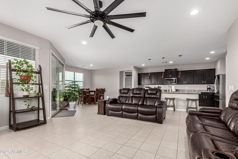 3264 Luna Dr, San Tan Valley, AZ 85143