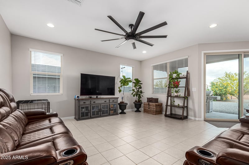 3264 Luna Dr, San Tan Valley, AZ 85143