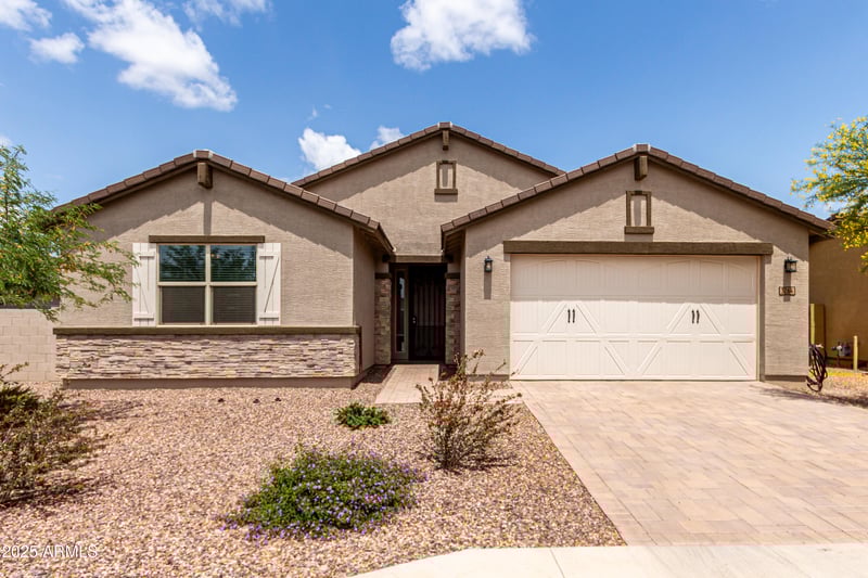 3264 Luna Dr, San Tan Valley, AZ 85143