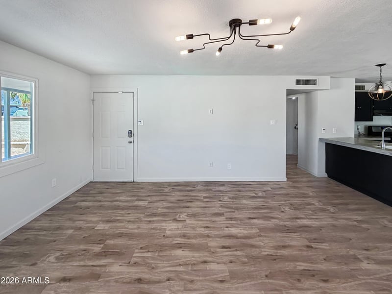3265 Mauna Loa Ln, Phoenix, AZ 85053
