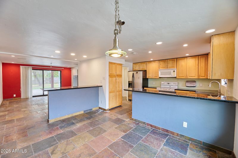 327 E Medlock Dr, Phoenix, AZ 85012