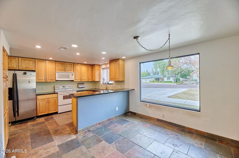 327 E Medlock Dr, Phoenix, AZ 85012