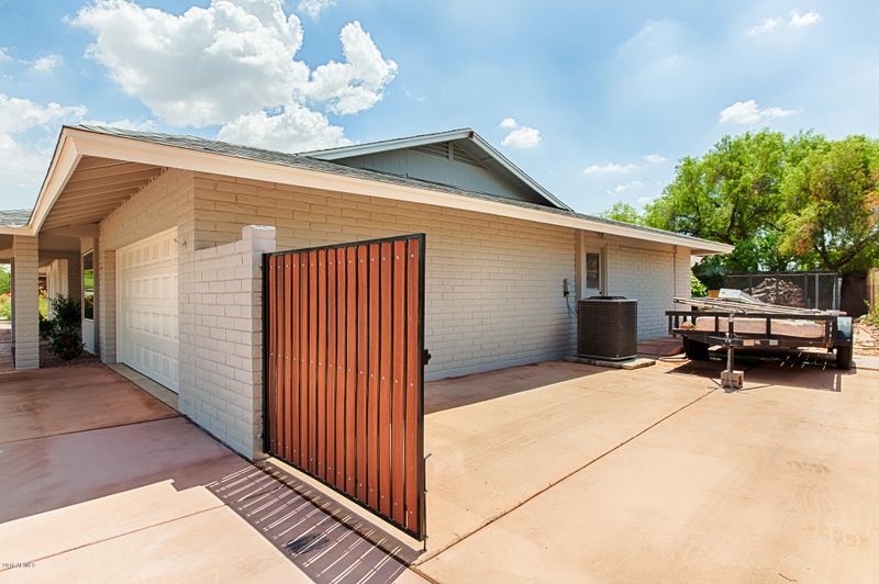327 E Paradise Ln, Phoenix, AZ 85022