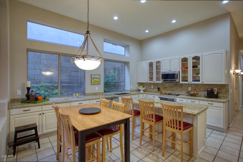 327 E Wildwood Dr, Phoenix, AZ 85048