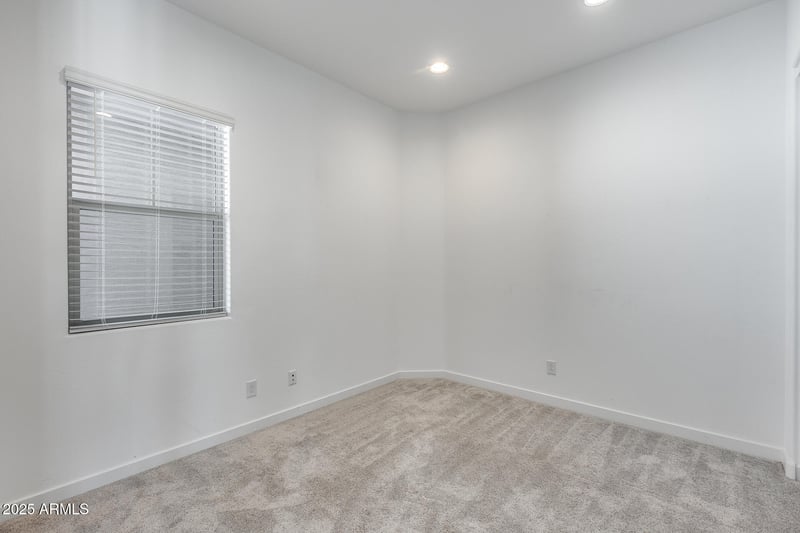 32736 22nd Dr, Phoenix, AZ 85085