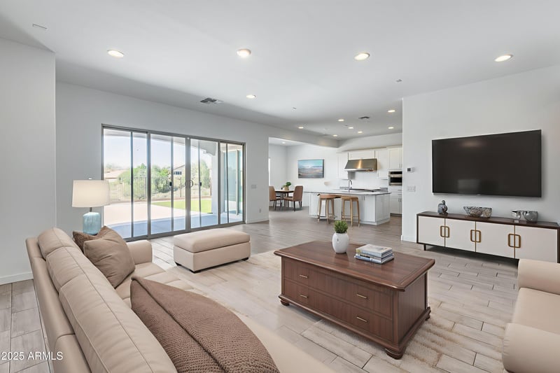 32736 22nd Dr, Phoenix, AZ 85085