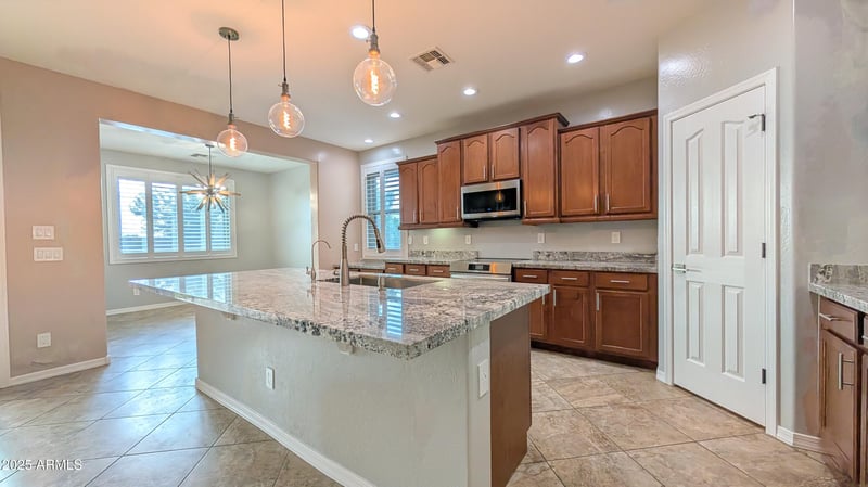 32767 Slate Creek Dr, San Tan Valley, AZ 85143