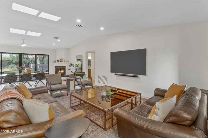 328 Wagon Wheel Dr, Phoenix, AZ 85020