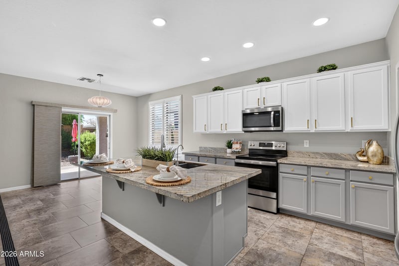 32826 Pebble Creek Dr, San Tan Valley, AZ 85143