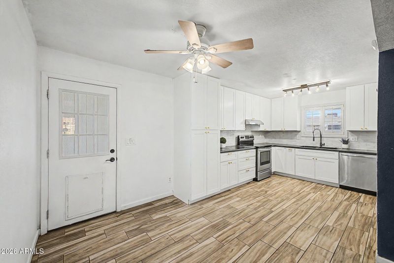 329 E Juniper St, Mesa, AZ 85201
