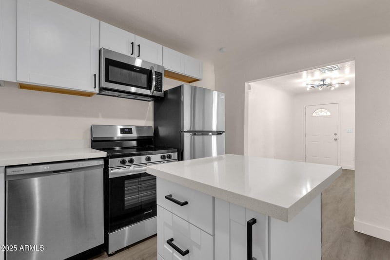329 N 17th Dr, Phoenix, AZ 85007