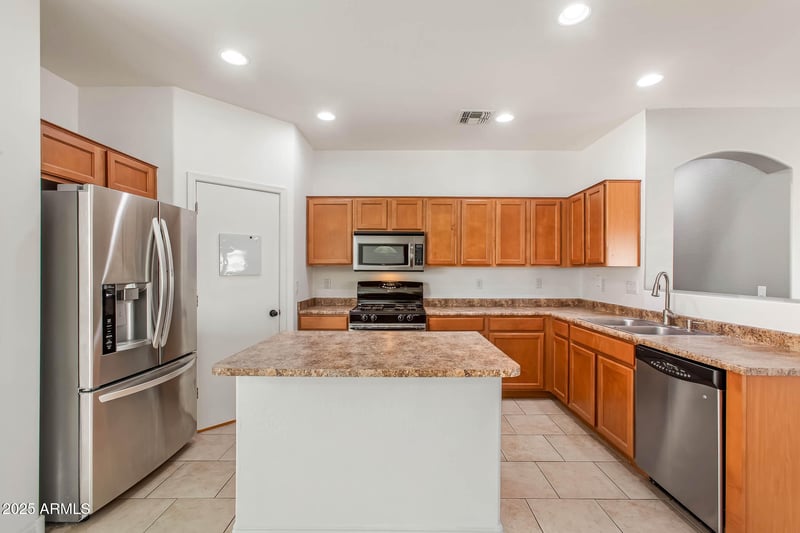 3294 Hayden Peak Dr, San Tan Valley, AZ 85144