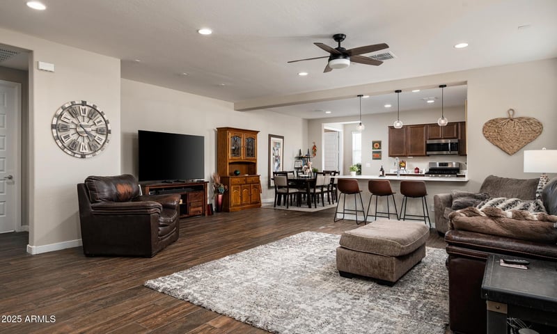 32945 21st Ave, Phoenix, AZ 85085