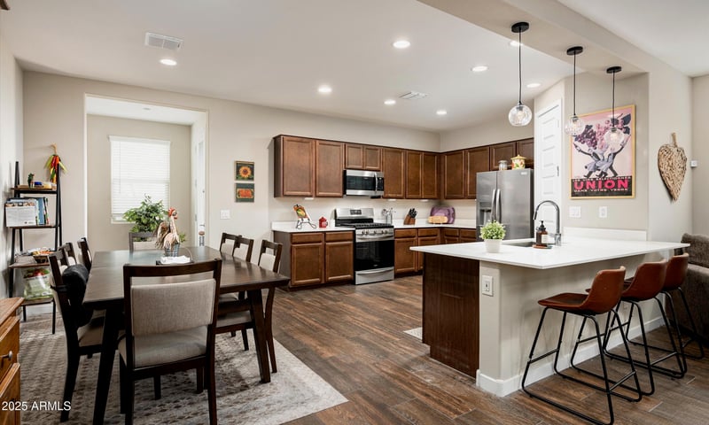 32945 21st Ave, Phoenix, AZ 85085