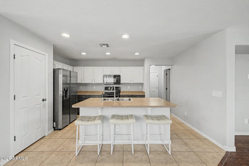 32974 N Sandstone Dr, San Tan Valley, AZ 85143