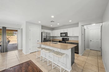 32974 N Sandstone Dr, San Tan Valley, AZ 85143