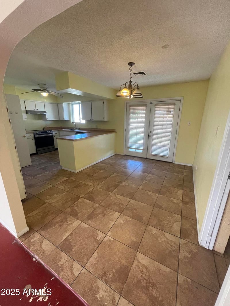 330 Desert Dr, Phoenix, AZ 85042