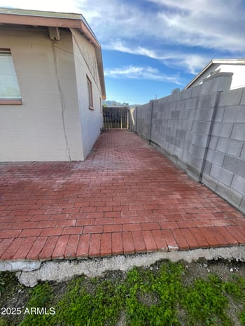 330 Desert Dr, Phoenix, AZ 85042