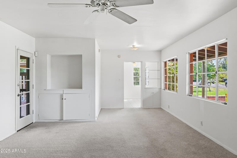 330 Medlock Dr, Phoenix, AZ 85012