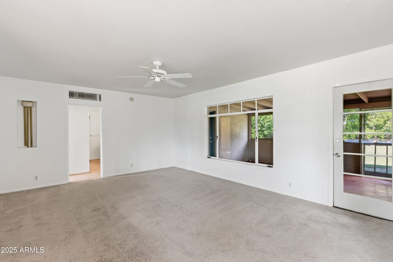 330 Medlock Dr, Phoenix, AZ 85012