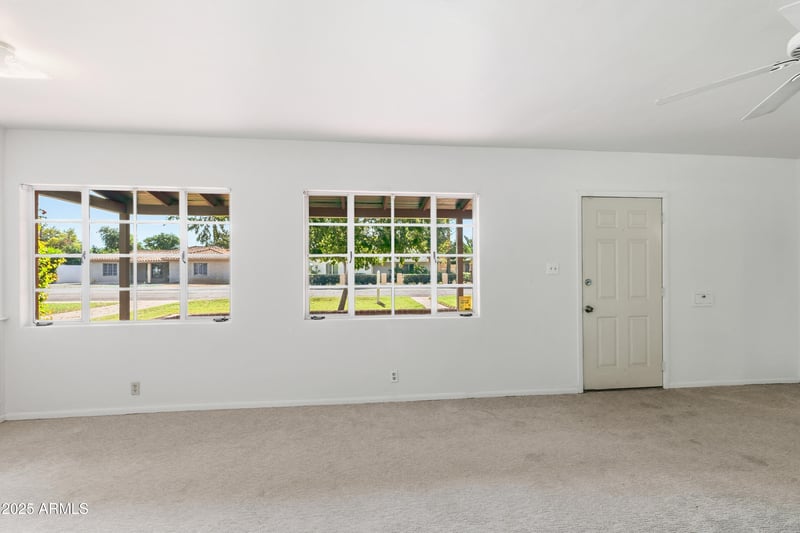 330 Medlock Dr, Phoenix, AZ 85012