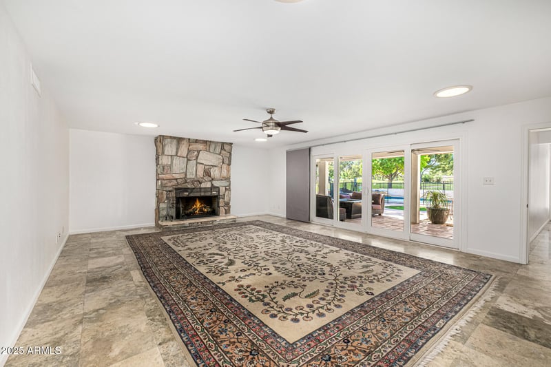 330 Tam Oshanter Dr, Phoenix, AZ 85023