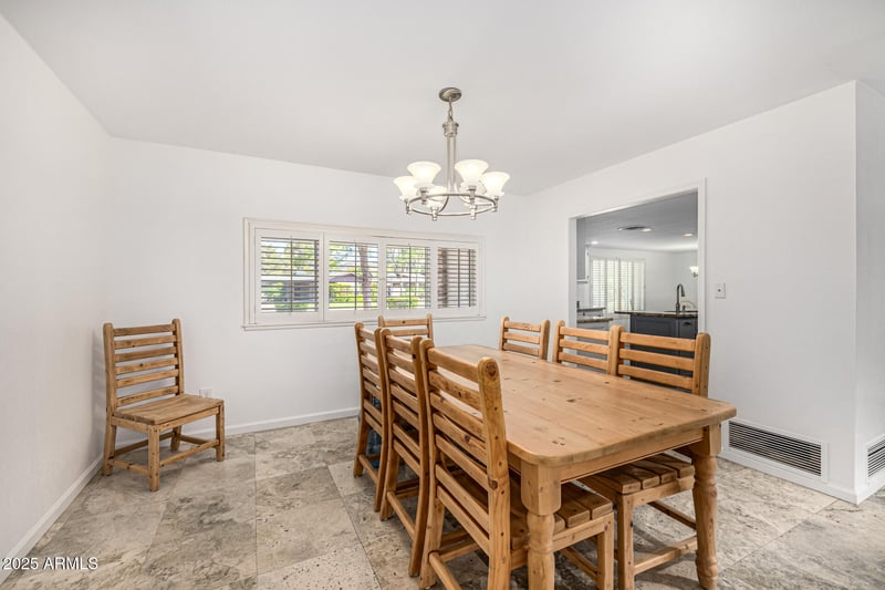 330 Tam Oshanter Dr, Phoenix, AZ 85023