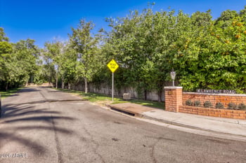 330 Lawrence Rd, Phoenix, AZ 85013