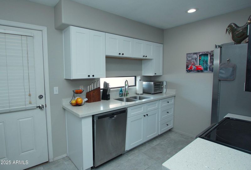 3301 E Earll Dr #116, Phoenix, AZ 85018