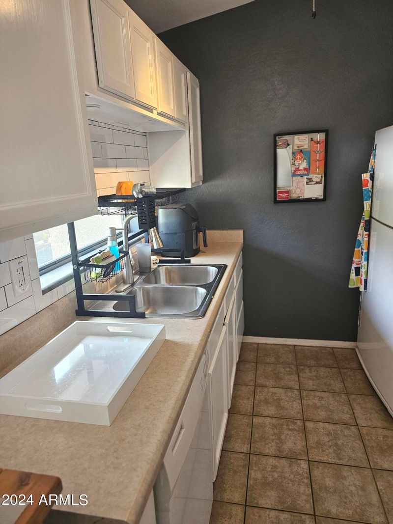 3301 E Earll Dr #207, Phoenix, AZ 85018