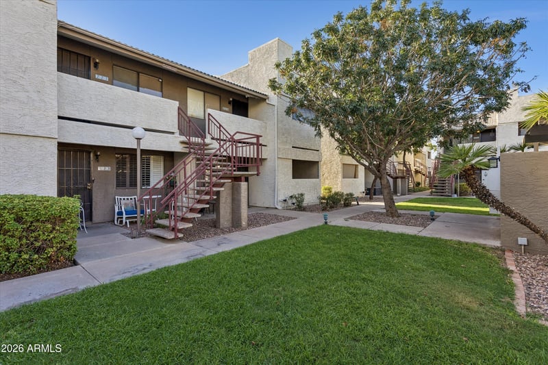 3301 E Earll Dr #223, Phoenix, AZ 85018