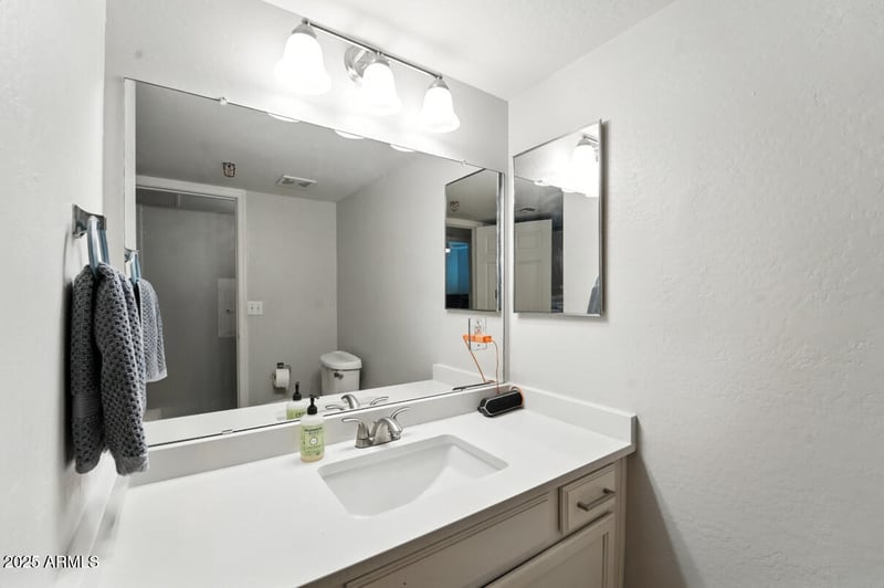 3301 Earll Dr #107, Phoenix, AZ 85018