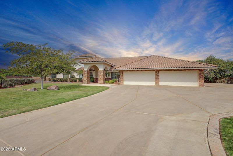 3302 E Draper Cir, Mesa, AZ 85213
