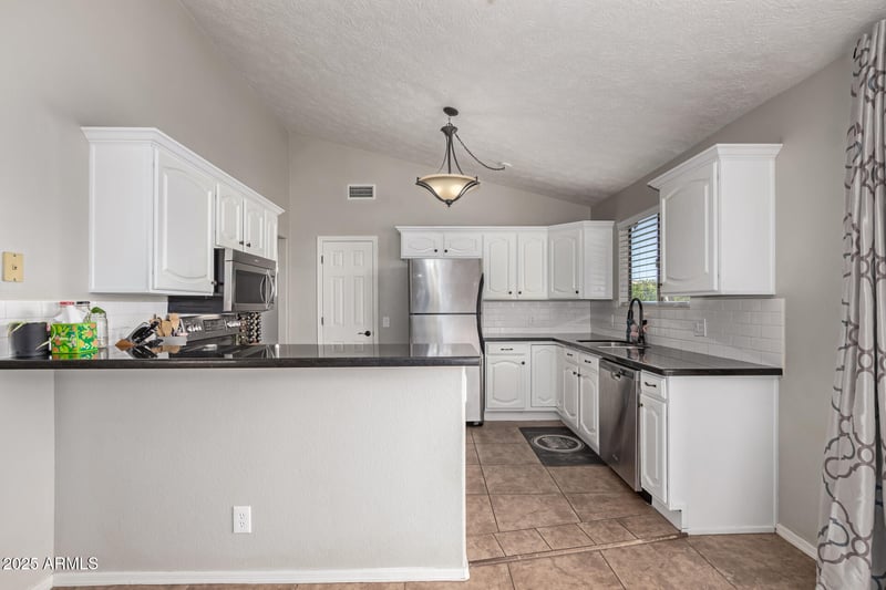 3302 Hiddenview Dr, Phoenix, AZ 85048