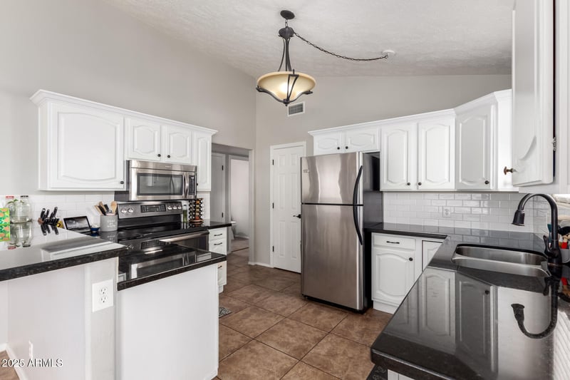 3302 Hiddenview Dr, Phoenix, AZ 85048