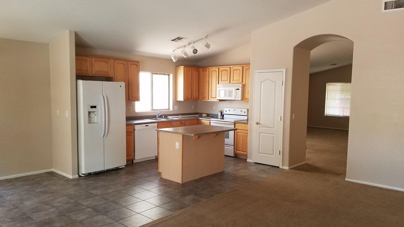3304 S 81st Ave, Phoenix, AZ 85043