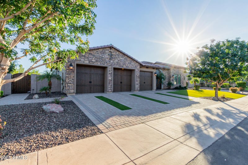 3305 Kenwood St, Mesa, AZ 85213