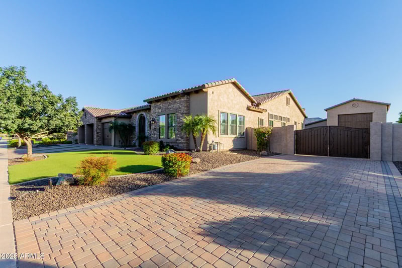 3305 Kenwood St, Mesa, AZ 85213