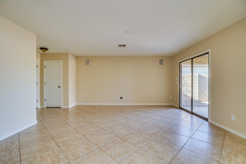 33086 N Sandstone Dr, San Tan Valley, AZ 85143