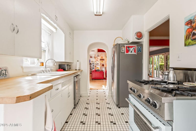 331 Cambridge Ave, Phoenix, AZ 85003