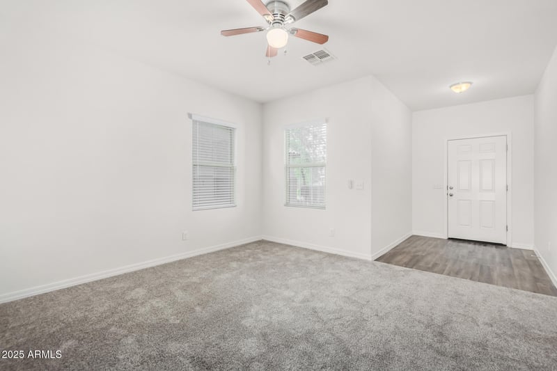 331 Mammoth Cave Dr, San Tan Valley, AZ 85140