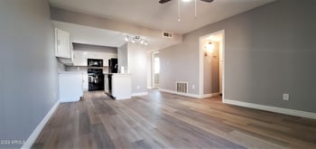 3313 68th St #211, Scottsdale, AZ 85251