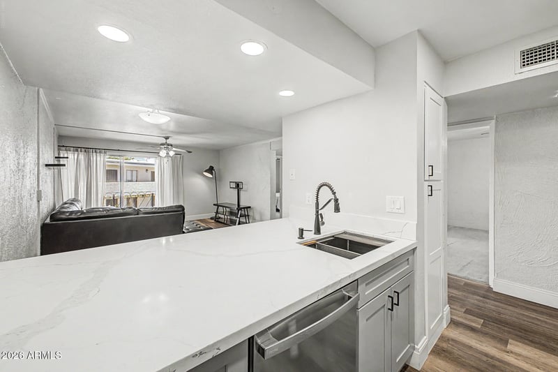 3314 68th St #211, Scottsdale, AZ 85251