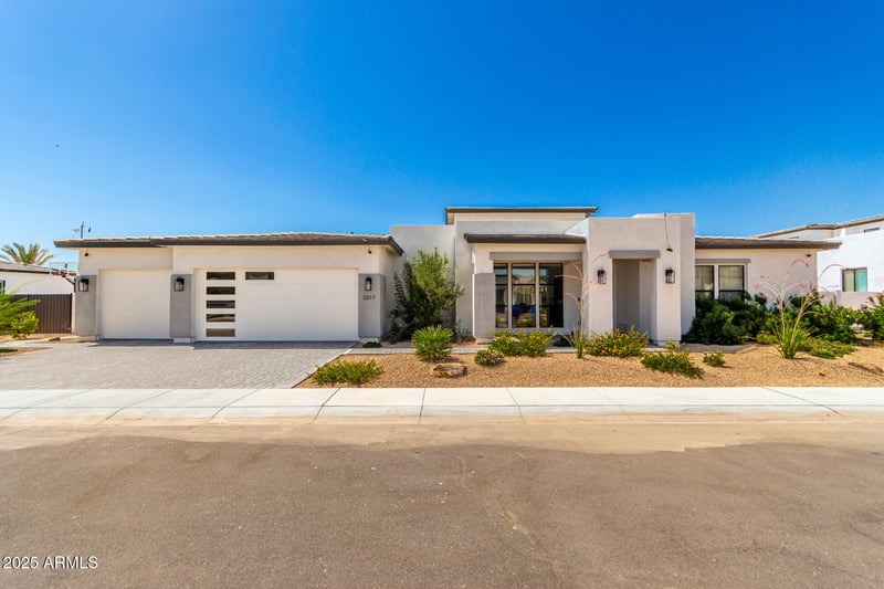 3317 Desert Dawn Dr, Phoenix, AZ 85083