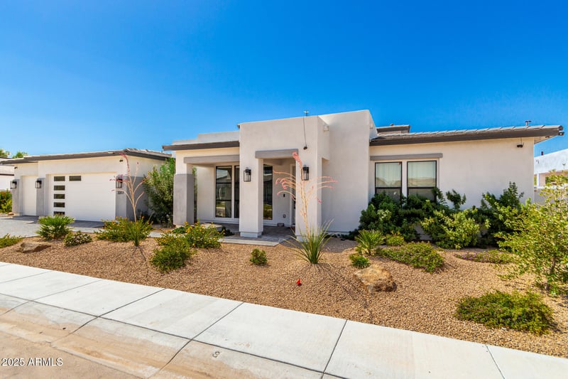 3317 Desert Dawn Dr, Phoenix, AZ 85083